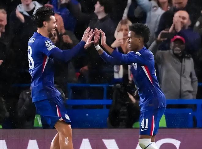 爱游戏-英超倒计时，巴塞罗那今晚战术微调，细节引发关注，态度坚定，赛程密集仍需轮换的简单介绍