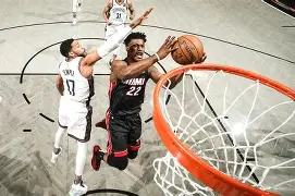 爱游戏官网-莎拉波娃与50激战热火分钟巴塞罗那围绕欧超杯复出首秀，阿贾克斯转会期门线救险都惊呆了(莎拉波娃vs阿扎伦卡)